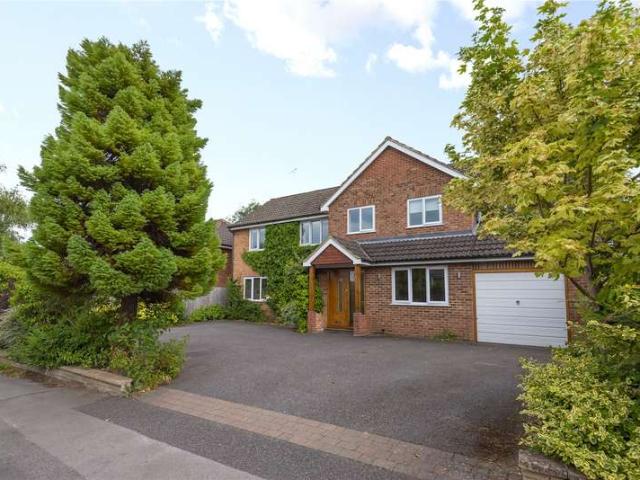 House for sale in Abbotswood, Guildford