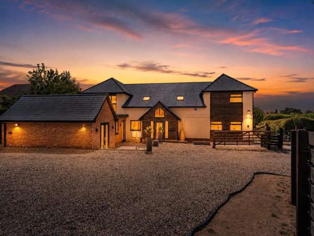House for sale in Mount Hermon, Woking