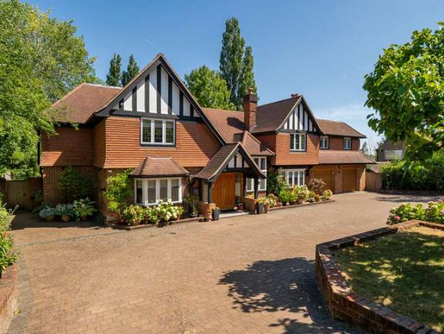 House for sale in Gerrards Cross, Tatling End