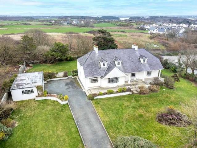 House for sale in Trearddur, Wales