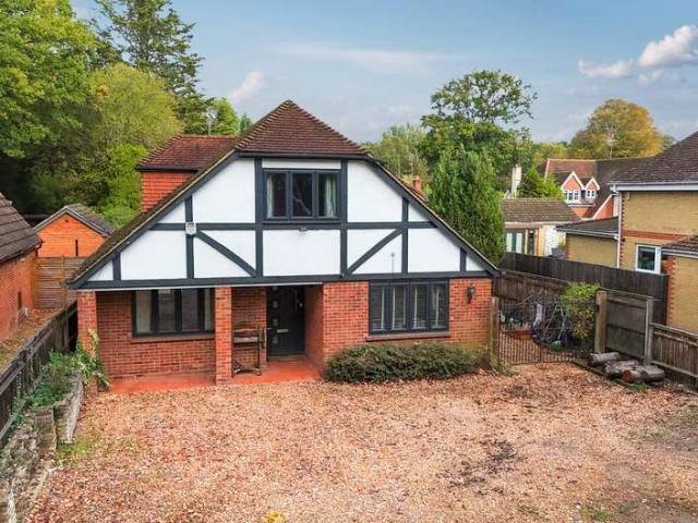 House for sale in Finchampstead