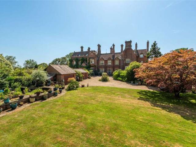 House for sale in Pachesham Park, Surrey