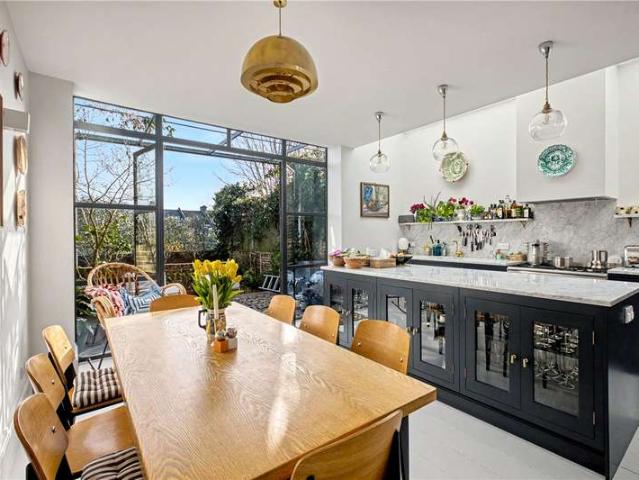 House for sale in Brondesbury, Greater London