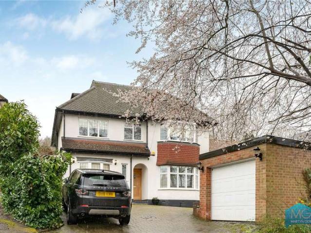 House for sale in Mill Hill, Greater London