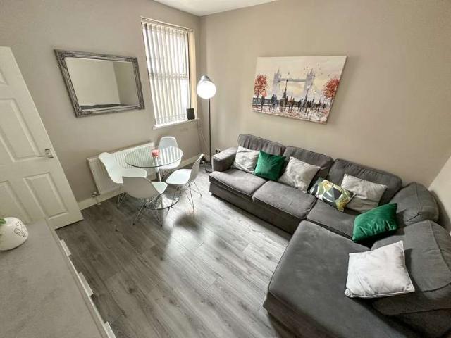 House for rent in Calderstones