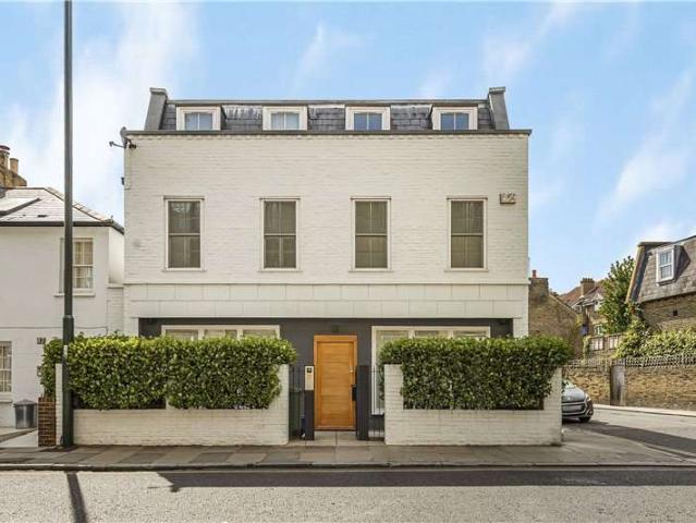 House for sale in East Sheen, Greater London