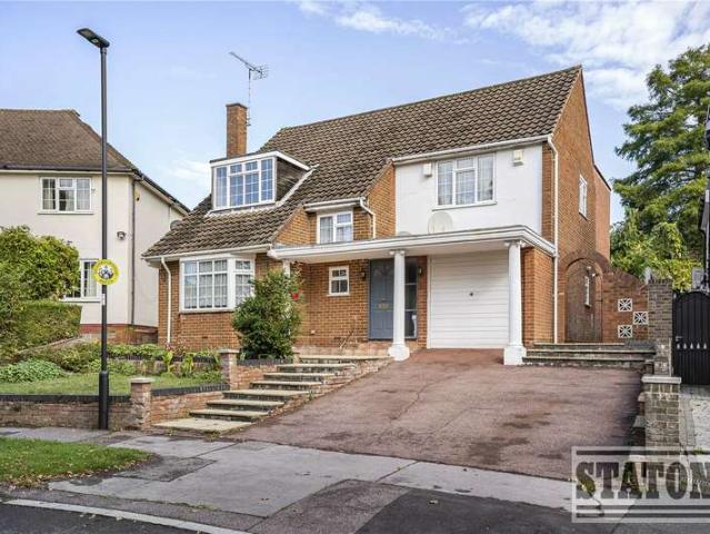 House for sale in Hadley Wood, Greater London