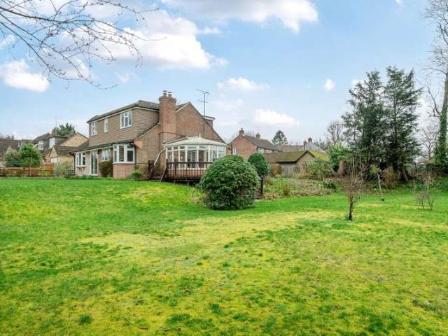 House for sale in Wrecclesham, Fole