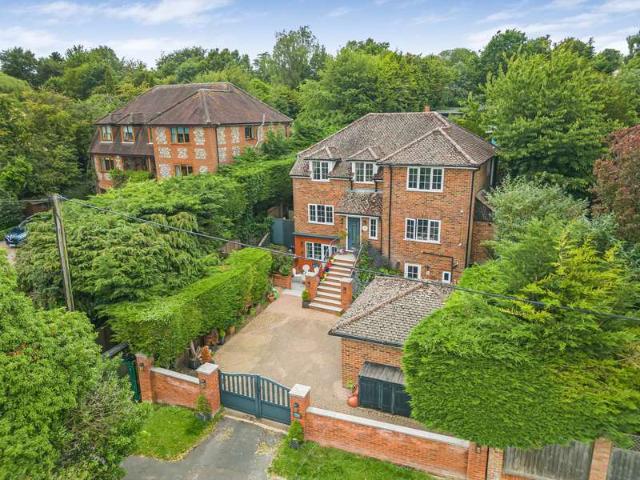 House for sale in Bledlow Ridge, Buckinghamshire