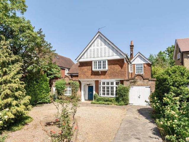 House for sale in Pinner, Greater London