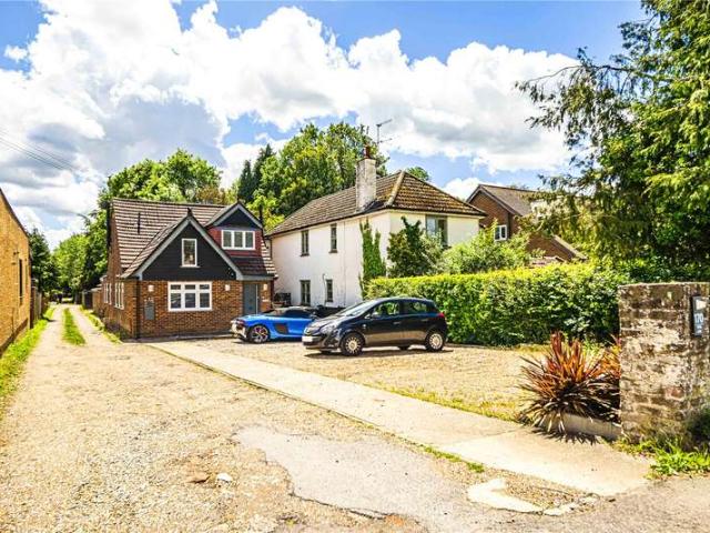 House for sale in Batchworth, Hertfordshire