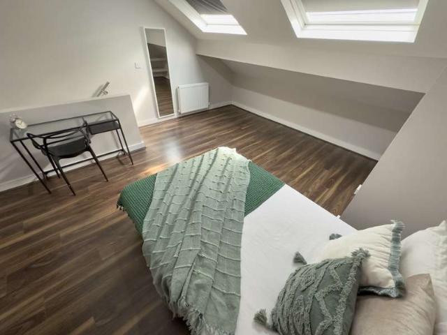House for rent in Calderstones