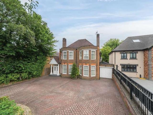 House for sale in Harrow Weald, Greater London