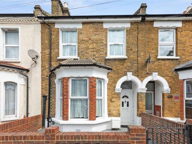 House for sale in Summerstown, Greater London