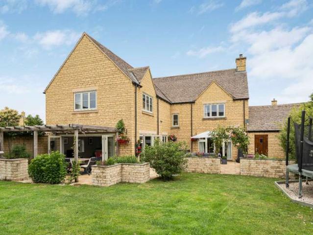House for sale in Kemble, Cotswold