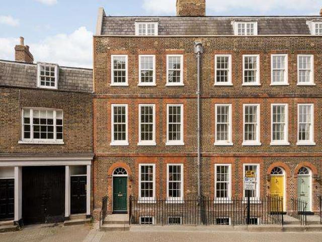 House for sale in London Borough of Hounslow, Greater London