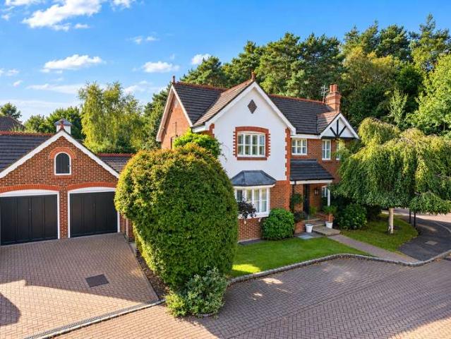 House for sale in Lightwater, Surrey Heath