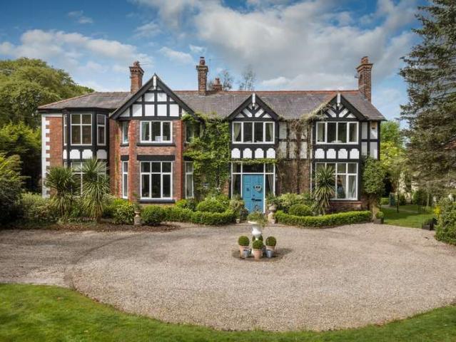 House for sale in Cuddington, Cheshire