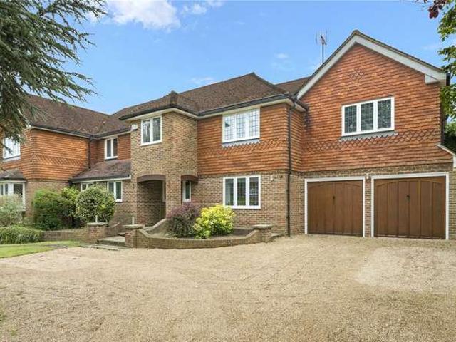 House for sale in Ashtead Park, Pachesham Park