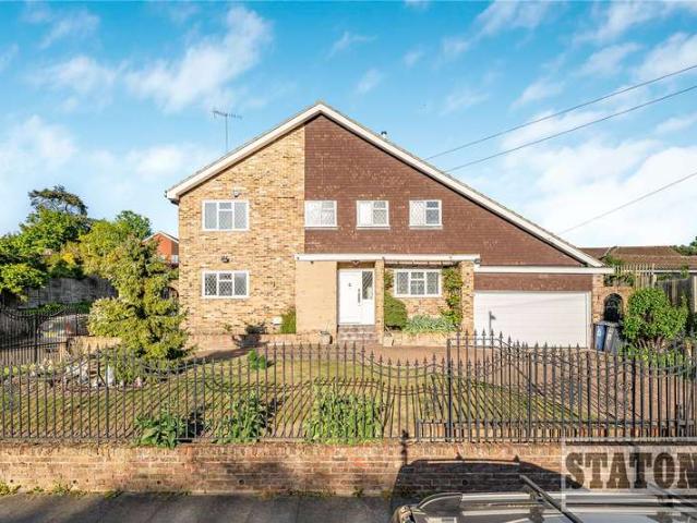 House for sale in East Barnet, Greater London