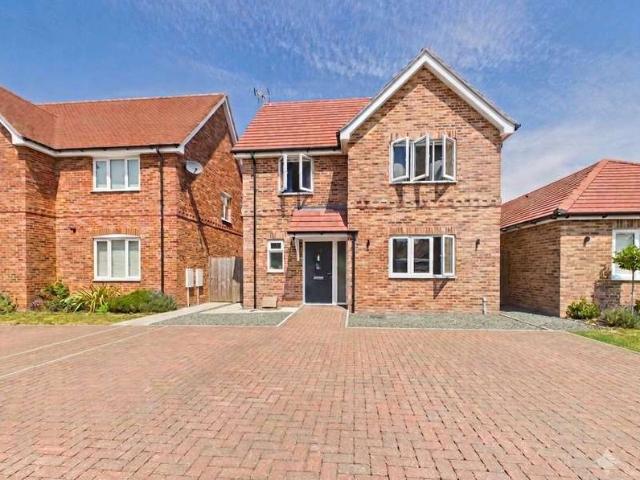 House for sale in Bucklebury, West Berkshire