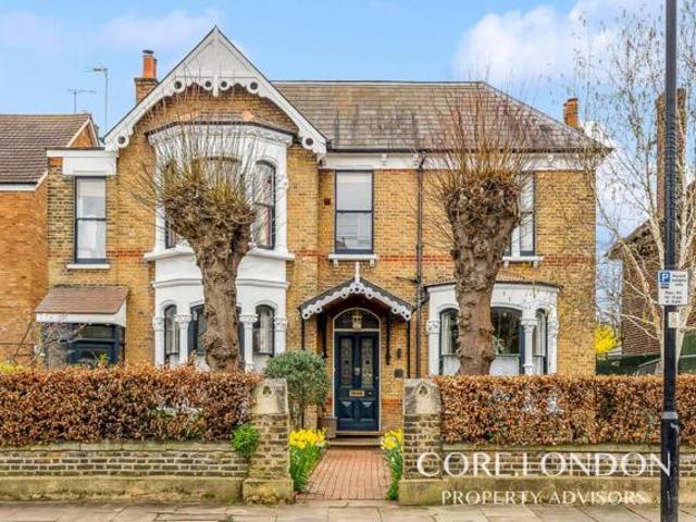 House for sale in Acton, London Borough of Ealing