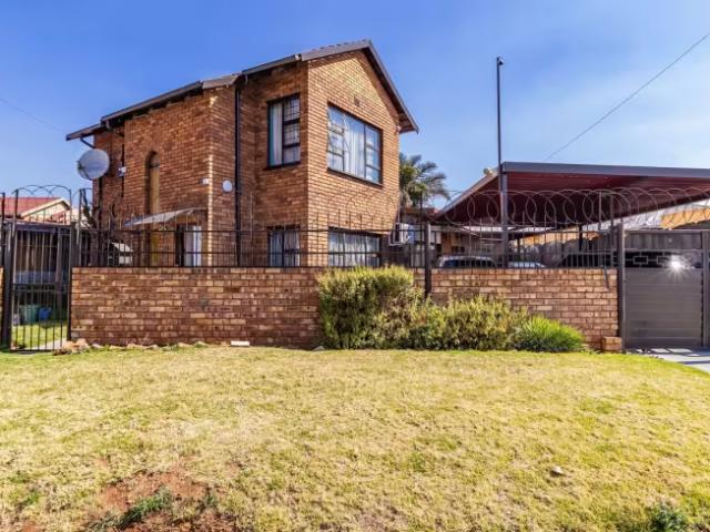 House for sale in Actonville, Benoni