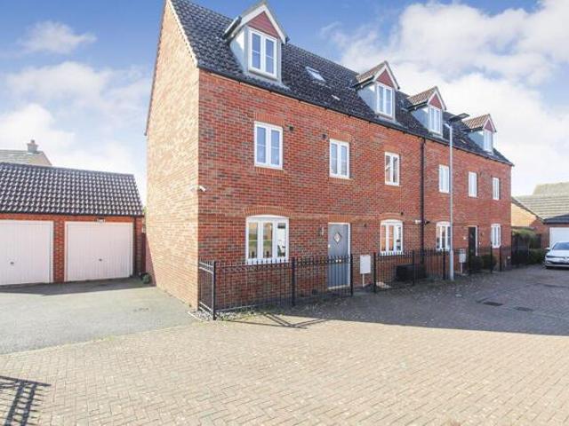 House for sale in Woodlands Park, Bedford