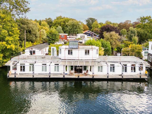 House for sale in Hampton, Greater London