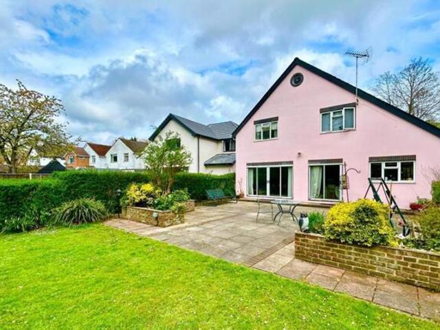 House for sale in Heol-las, Surrey