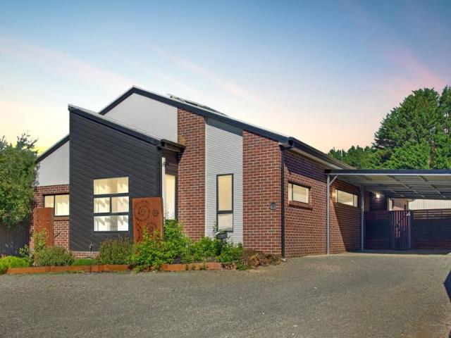 House for sale in Canadian, Victoria