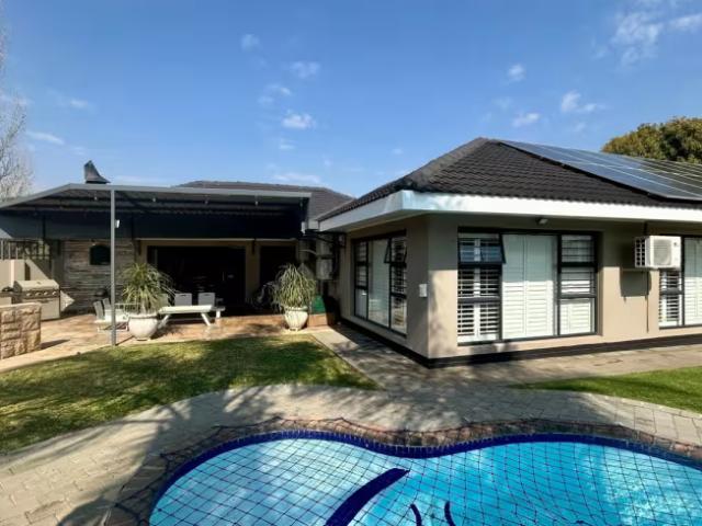 House for sale in Flamwood, Matlosana Local Municipality