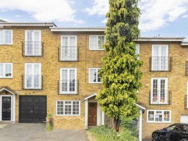House for rent in Surrey