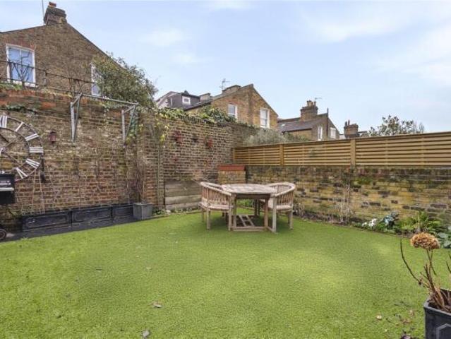 House for rent in Cat Hill