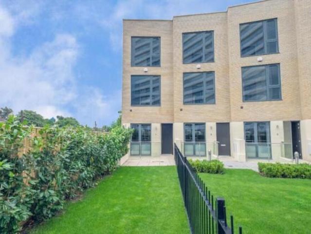 House for rent in Chiswick, Greater London