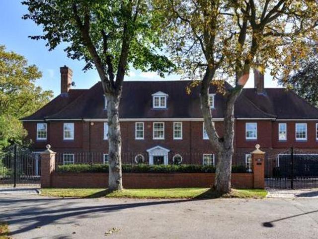 House for sale in Kingston Upon Thames, Greater London