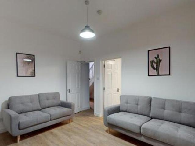 House for rent in Calderstones