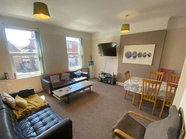 House for rent in Calderstones