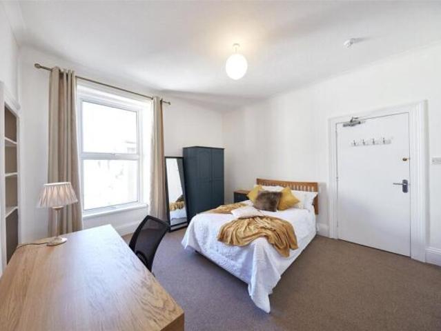 House for rent in Follaton, Strode