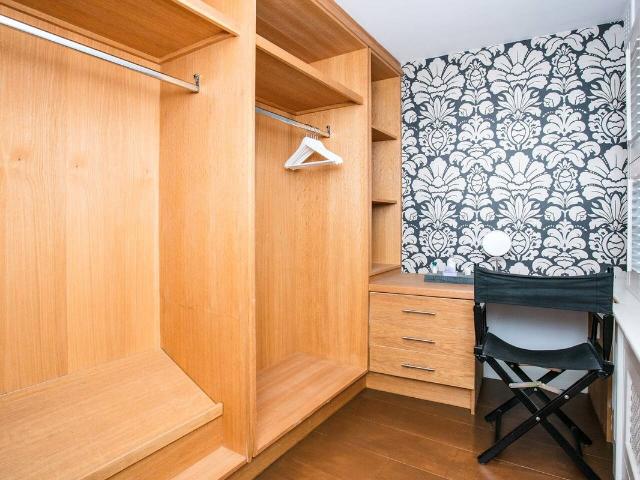 House for rent in London Borough of Merton, Cat Hill