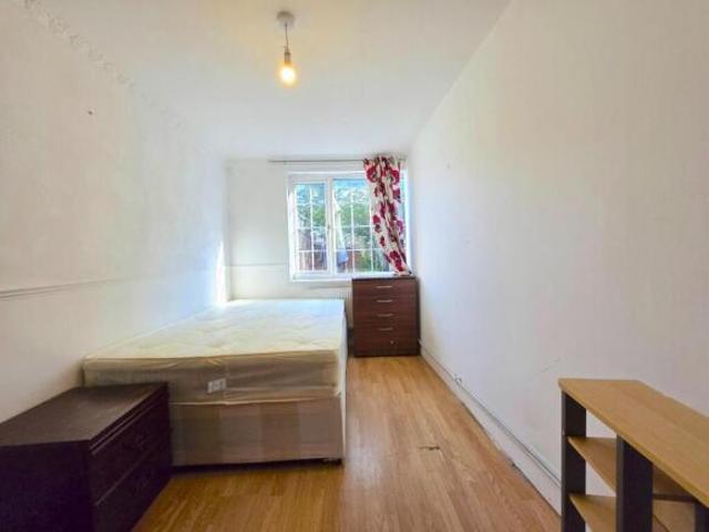 House for rent in Custom House, Greater London