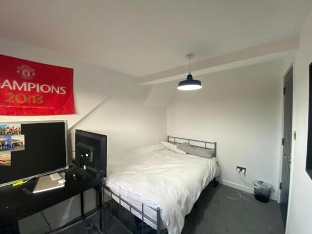 House for rent in Calderstones