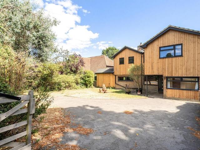 House for sale in Littlecote, West Sussex