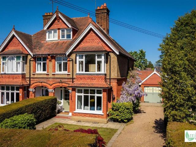 House for sale in Horsell, Woking