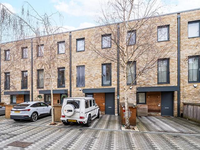 House for sale in Southfields, Greater London