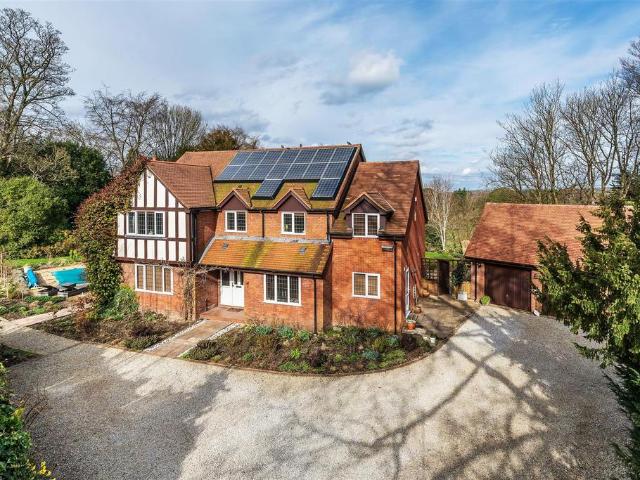 House for sale in Headley, Pachesham Park