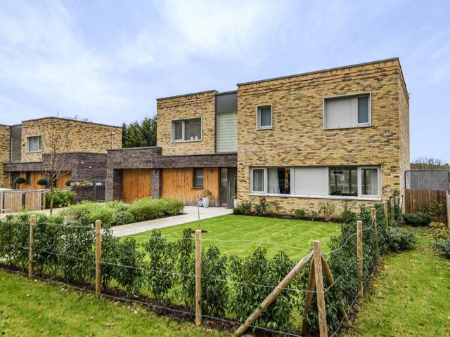 House for sale in Mill Hill, Greater London