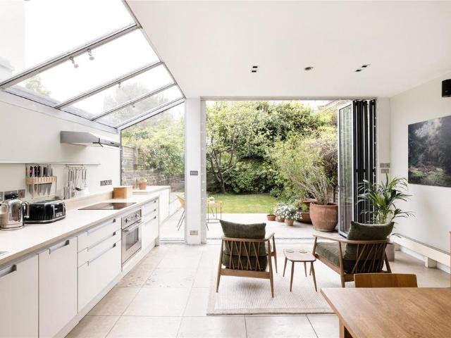 House for sale in North Kensington, Greater London