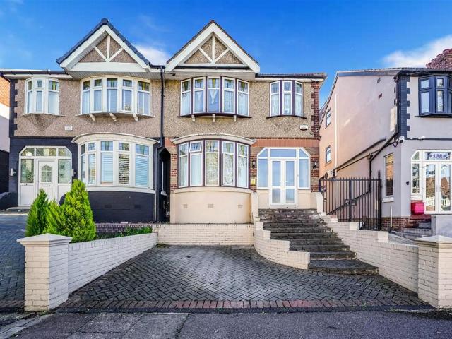 House for sale in London Borough of Redbridge, Greater London