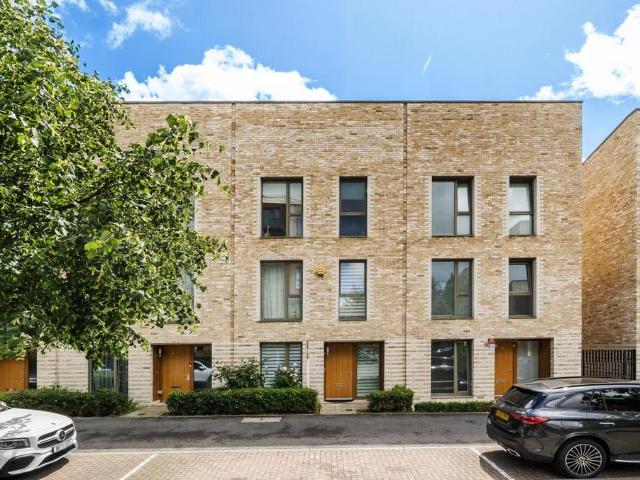 House for sale in Greater London